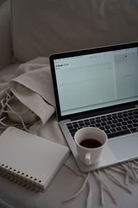 Confira 5 alternativas honestas e viáveis para gerar renda extra no tempo livre e acelerar a conquista das suas metas financeiras.
